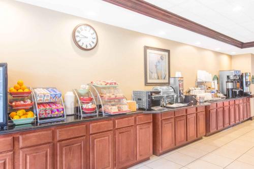 Wingate By Wyndham Southport - image 9