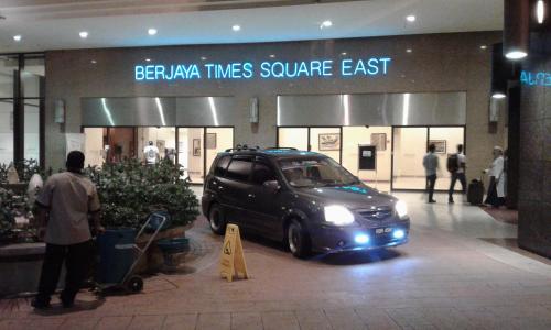 

beautifull world suites at times squaer