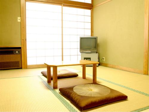 Sasaya Stop at Sasaya to discover the wonders of Hyogo. Both business travelers and tourists can enjoy the propertys facilities and services. Service-minded staff will welcome and guide you at Sasaya. Guest