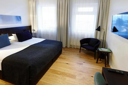 Standard Double Room image 2