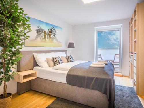 XL Penthouse Apartment with Terrace