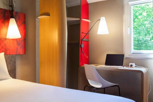 Ibis Budapest Heroes Square - image 2