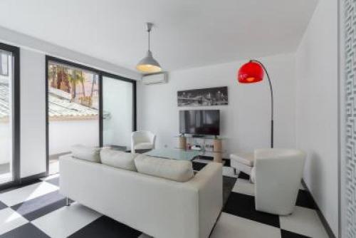Modern 3 Bed apartment in Cannes very close to the center and an easy pleasant walk to the Palais 17