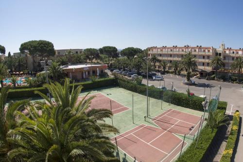 Hotel Oasis - image 5