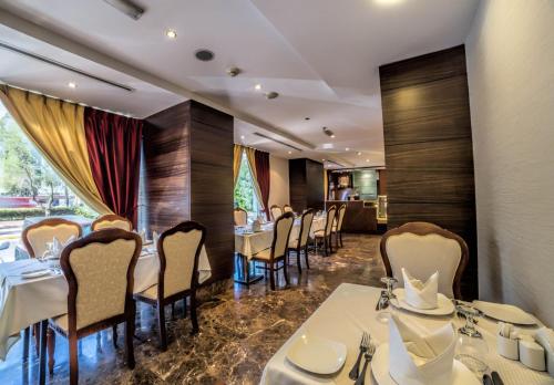 Ravintola, Executive Suites in Abu Dhabi