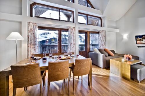 2 twin beds, 2 sofa beds
