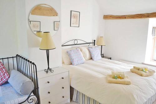 Hampton Wafre Cottage - image 4
