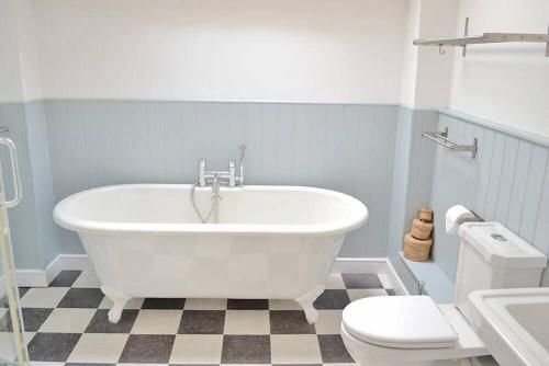 Hampton Wafre Cottage - image 8