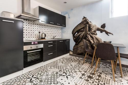 Jean De Valette Boutique Living Room Type - Pjazza Regina - Deluxe Studio Apartment with Bath Tub and City view