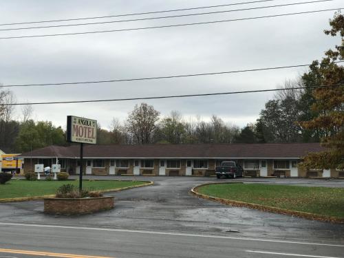 ทางเข้า, Angola Motel in ฮัมบูร์ก (NY)
