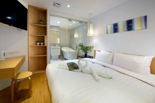 Deluxe Queen Room with Bathtub room in Shin Sei Bashi Hotel