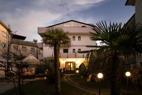 Albergo Ridente - Tap to explore photos
