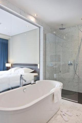 Blue Woods Hotel - Deerlijk Room Type - Deluxe Double Room