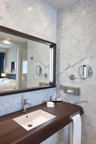 Blue Woods Hotel - image 11