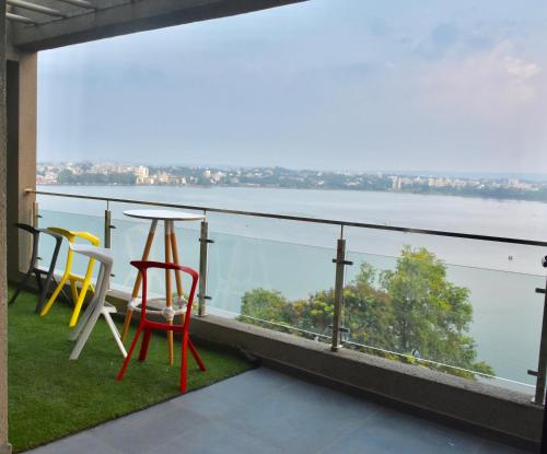Grey Stone - Lakefront PentHouse Family Rooms, Kolhapur (foto 3)