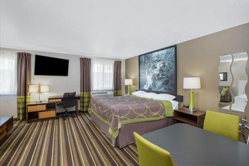 Super 8 by Wyndham Brookings - image 4