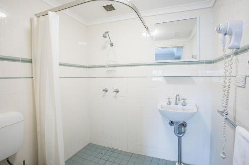 Arena Hotel (formerly Sleep Express Motel) - image 3