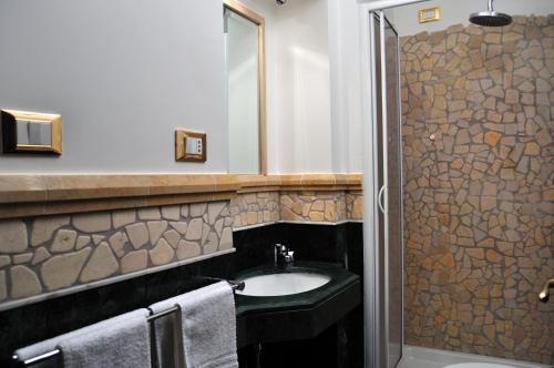 Al Casaletto Hotel Located in Rome East, Al Casaletto Hotel is a perfect starting point from which to explore Rome. Offering a variety of facilities and services, the hotel provides all you need for a good nights sleep