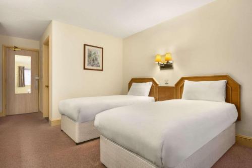 Days Inn by Wyndham Sevenoaks Clacket Lane - image 6