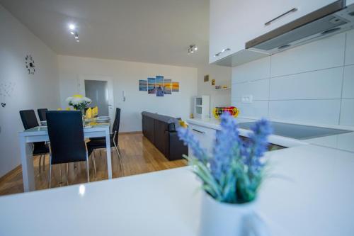 Apartment with Sea View image 10