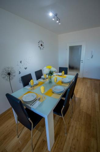 Apartment with Sea View image 9