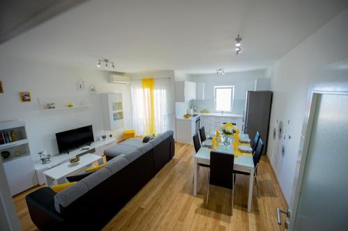 Apartment with Sea View image 8