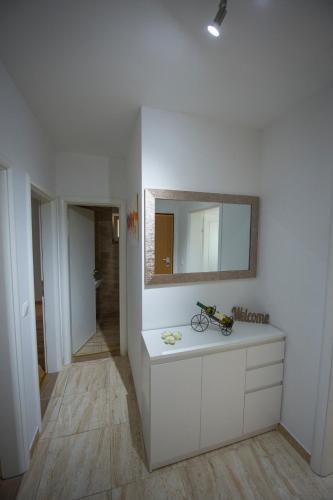 Apartment with Sea View image 4