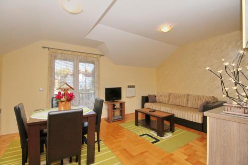 One-Bedroom Apartment image 10