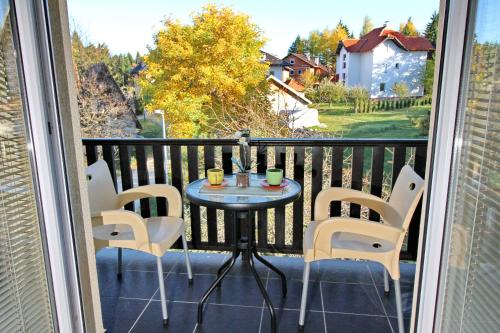 ระเบียง/ชานเรือน, Apartments Vila Velickovic in คารัวลา