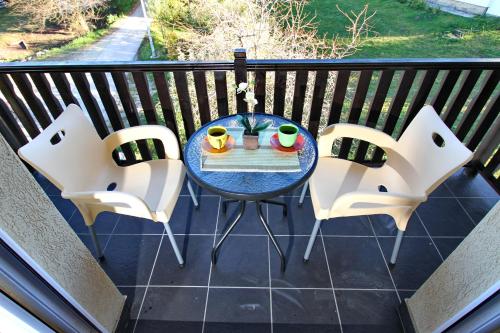 ระเบียง/ชานเรือน, Apartments Vila Velickovic in คารัวลา