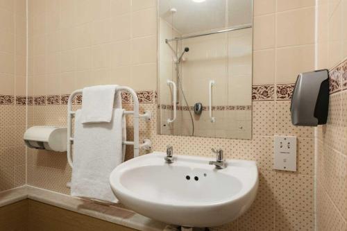 Days Inn Tewkesbury - image 8