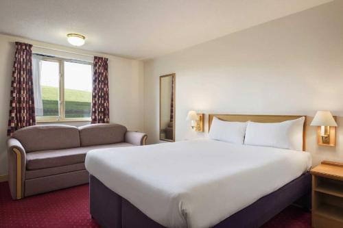 Days Inn Tewkesbury - image 2