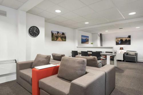 Days Inn Watford Gap - image 7