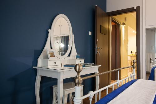 Elegant and Safe Gold and Blue Apartment walk to Acropolis, Atény (fotografie 5)