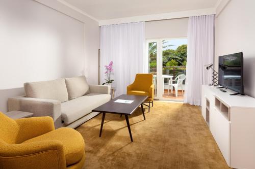 TRH Taoro Garden - Only Adults Recommended Set in a prime location of Tenerife, Hotel Taoro Garden puts everything the city has to offer just outside your doorstep. Both business travelers and tourists can enjoy the propertys facilities and s