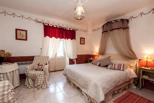 1 double bed, 2 twin beds
