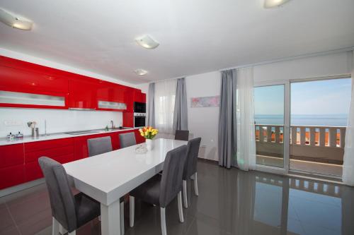 Apartment with Sea View image 9