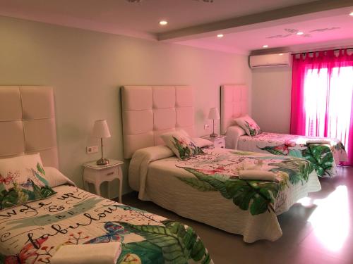 Double or Twin Room image 8