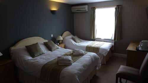 The Furze Bush Inn - image 2