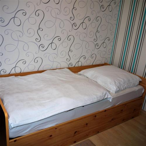 Messe Zimmer in geteilter Wohnung 186m von Laatzen entfernt