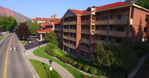 Glenwood Hot Springs Resort - image 44