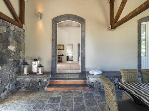 Donna Carmela Resort & Lodges in 阿奇雷亞萊