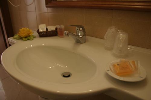 Bathroom, Hotel Centro di Spiritualita Padre Pio in San Giovanni Rotondo