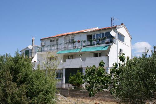 Apartments with a parking space Tribunj Vodice - 6247 Tribunj