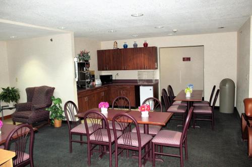 AmeriVu Inn & Suites Cumberland