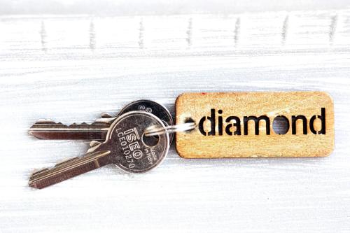 Studio Diamond (3 Adults)
