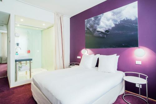 Pacific Hotel by SmARTflats - image 8