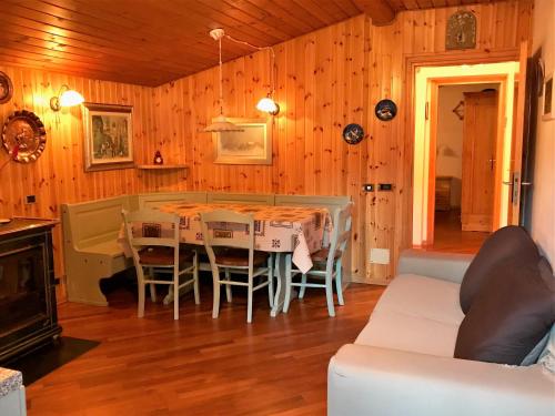  Living Brenta Apartment, Pension in Madonna di Campiglio