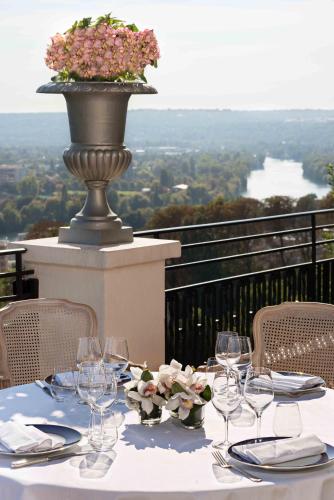 Pavillon Henri IV - Hotel Restaurant Terrasse