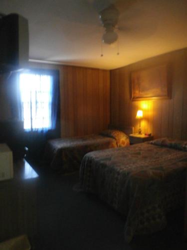 Sage and Sand Motel - image 5
